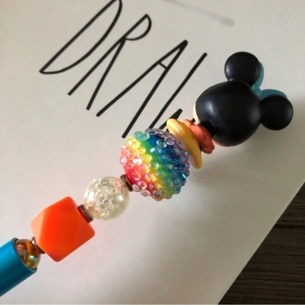 Disney Doorables: Mickey & Friends: Minnie Mouse '40s handmade beaded pen